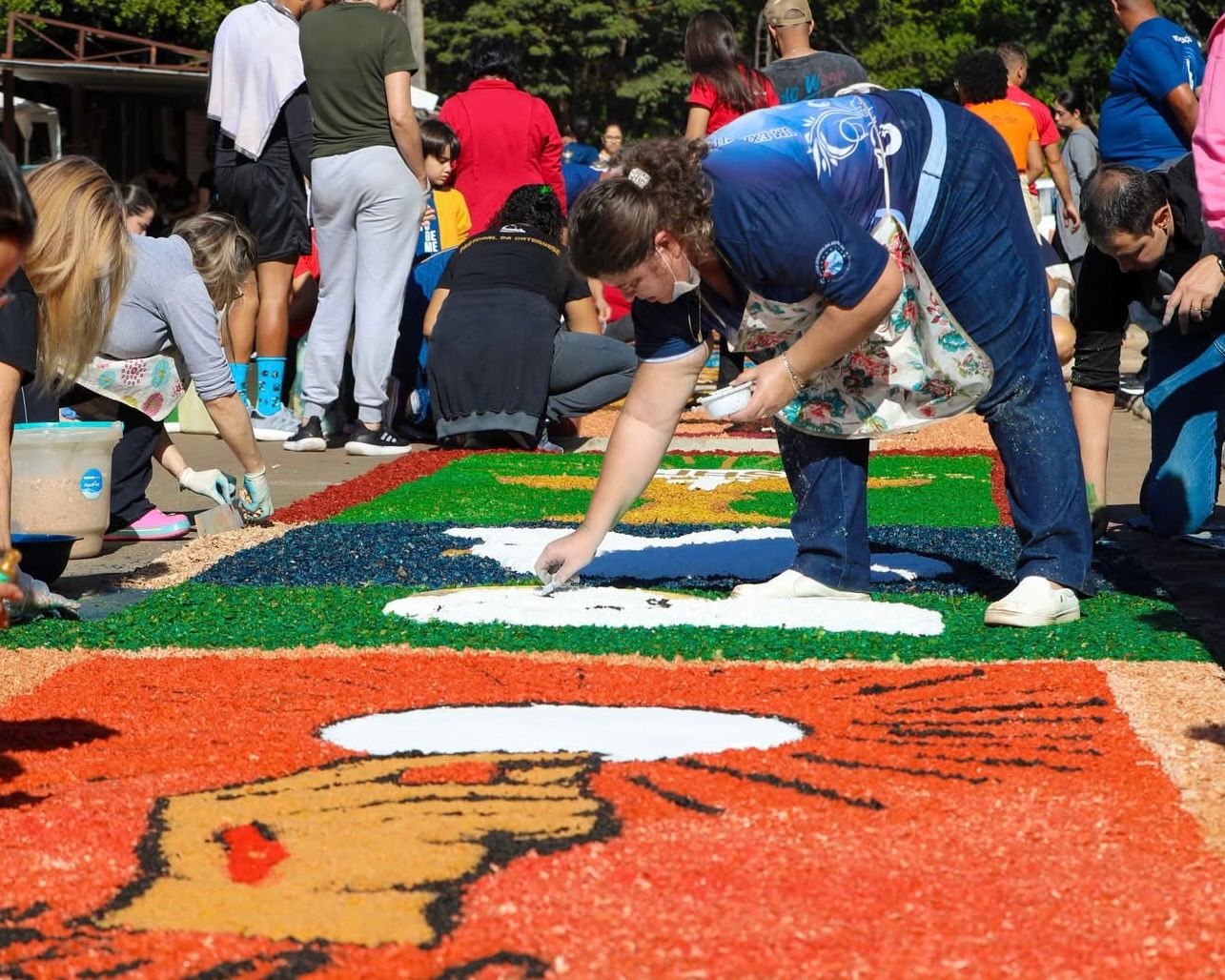 Paróquia realiza missa de Corpus Christi e confecciona 42 tapetes em Goiânia