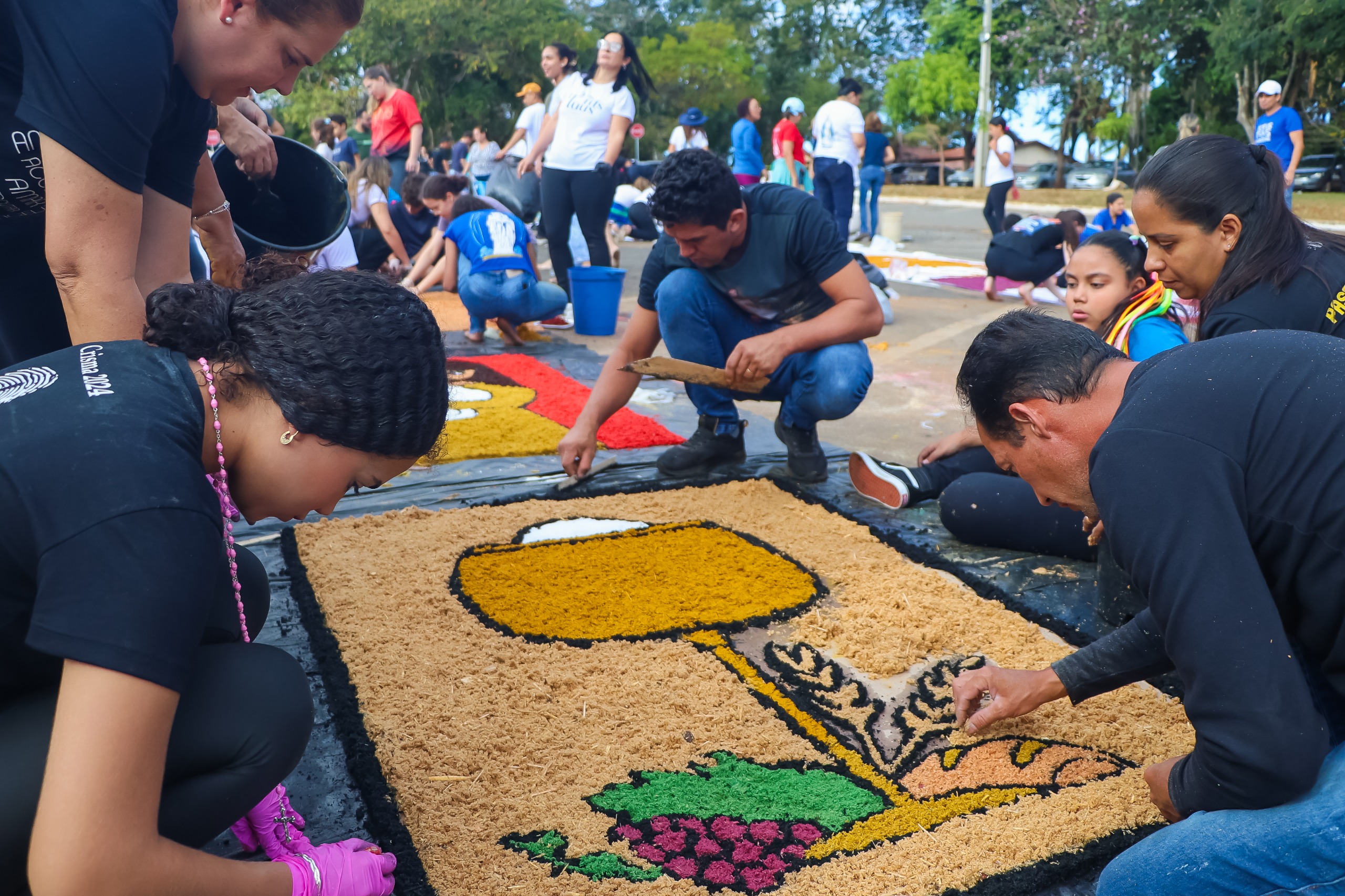 Tradição dos tapetes de Corpus Christi emociona fiéis e fortalece a fé; veja fotos Paróquia Nossa Senhora da Assunção