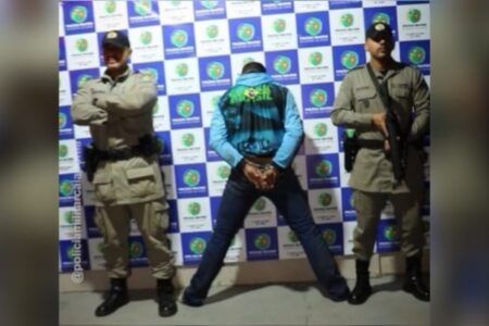 Imagem do suspeito preso pela PM