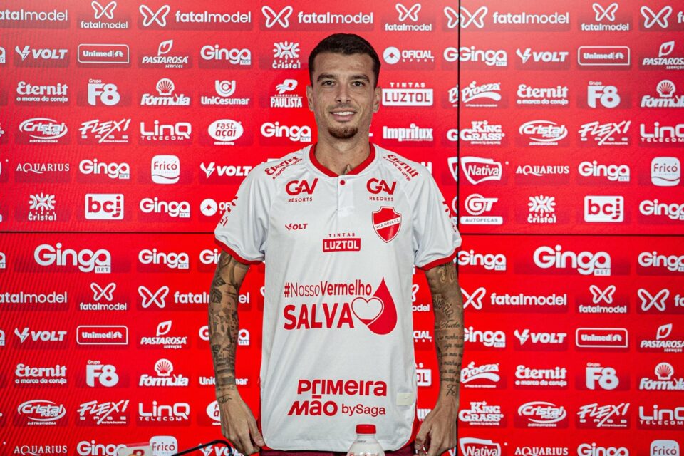 Bruno Xavier em apresentação no Vila Nova