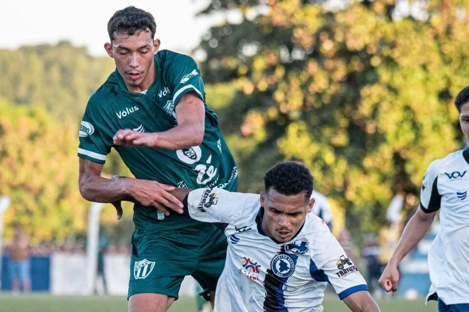 Partida entre Centro Oeste e Rio Verde na Divisão de Acesso