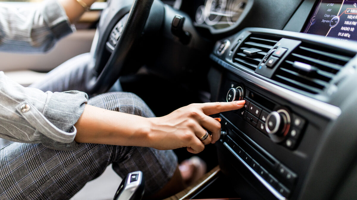 Mulher se recusou a desligar som automotivo (Foto: Freepik)