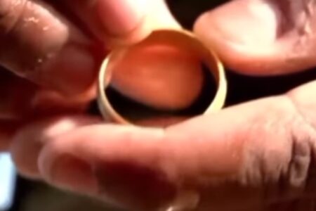 Batalhão Ambiental encontra em rio aliança que homem perdeu há um ano, em Aruanã