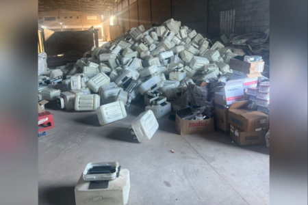 Materiais encontrados em depósito irregular (Foto: Divulgação)