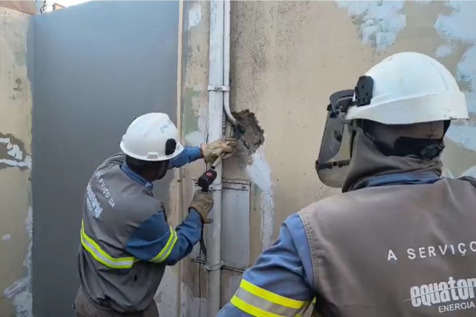 Homem é conduzido à delegacia suspeito de furtar energia em Santa Helena de Goiás