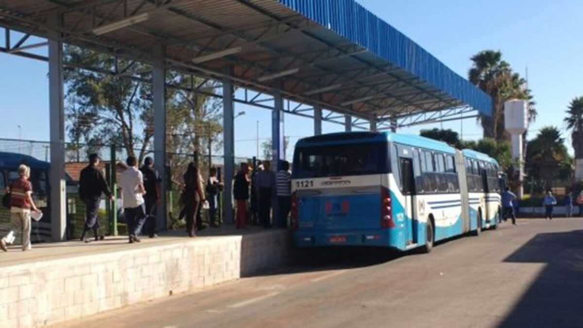 Carlos Eduardo Silva de Brito foi atropelado Metrobus é condenada a indenizar mãe de jovem que morreu após cair de ônibus em Goiânia