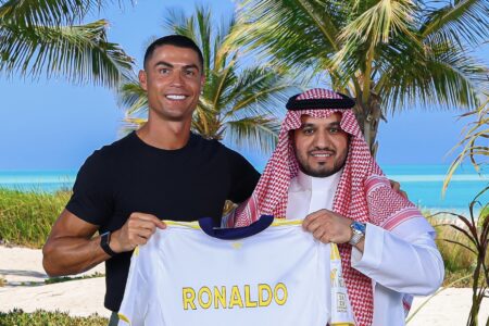 Al-Nassr anuncia renovação de contrato com Cristiano Ronaldo