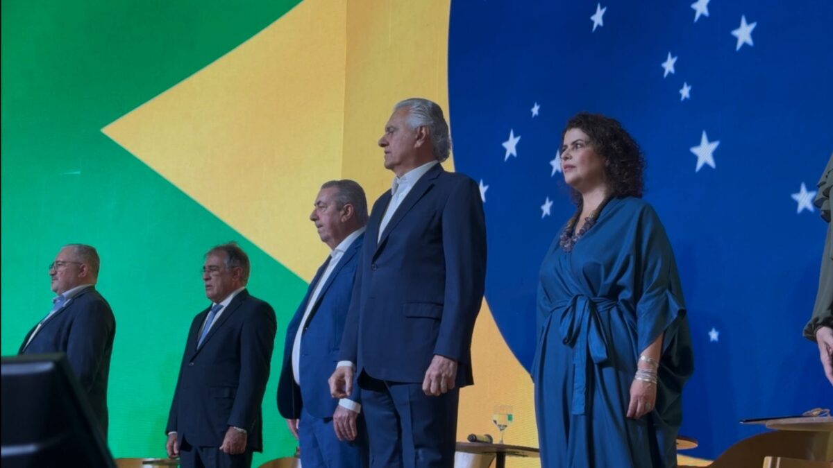 Secretária Andréa Vulcanis, Caiado e o presidente da Faeg, José Mário Schreiner (Foto: Divulgação)