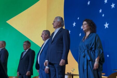 Secretária Andréa Vulcanis, Caiado e o presidente da Faeg, José Mário Schreiner (Foto: Divulgação)