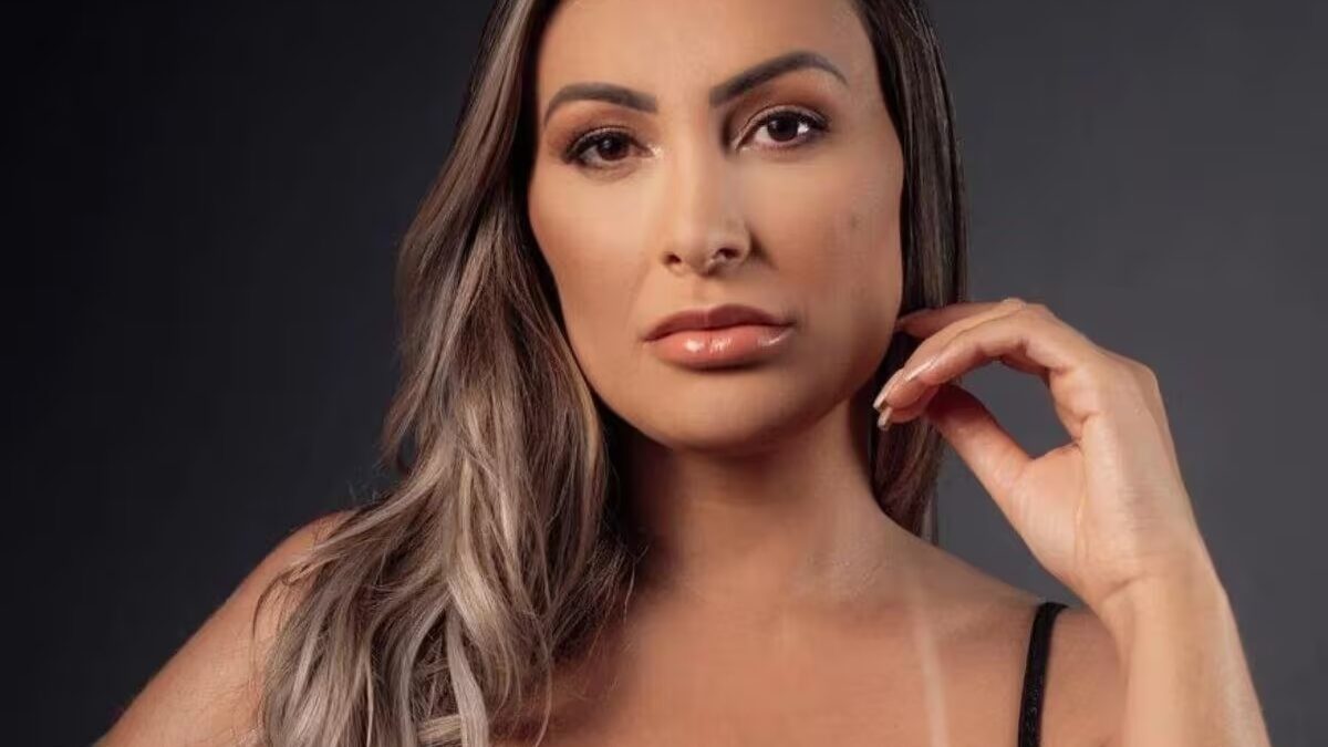 Andressa Urach faz cirurgia proibida no Brasil e mostra resultado; veja antes e depois Maya Massafera também realizou o mesmo procedimento