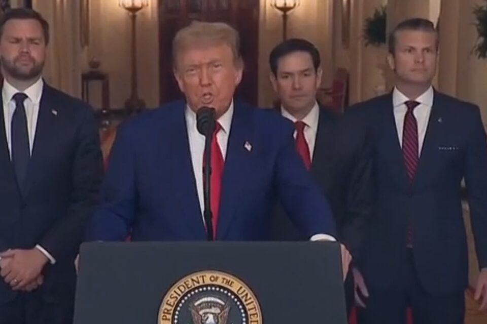 "Paz ou tragédia para o Irã", diz Trump após ataque dos EUA