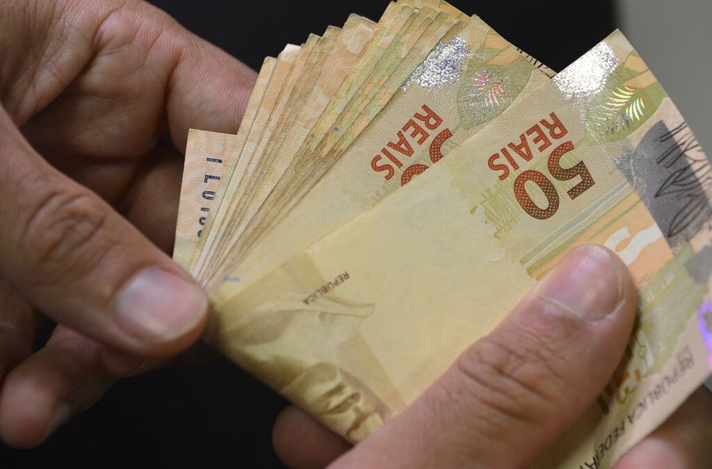 Receita libera consulta ao segundo lote de restituição do Imposto de renda Cerca de 6,5 milhões de contribuintes receberão R$ 11 bilhões