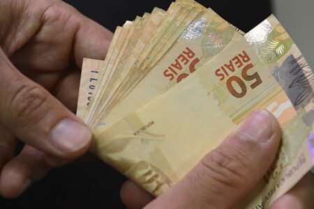 Receita libera consulta ao segundo lote de restituição do Imposto de renda Cerca de 6,5 milhões de contribuintes receberão R$ 11 bilhões