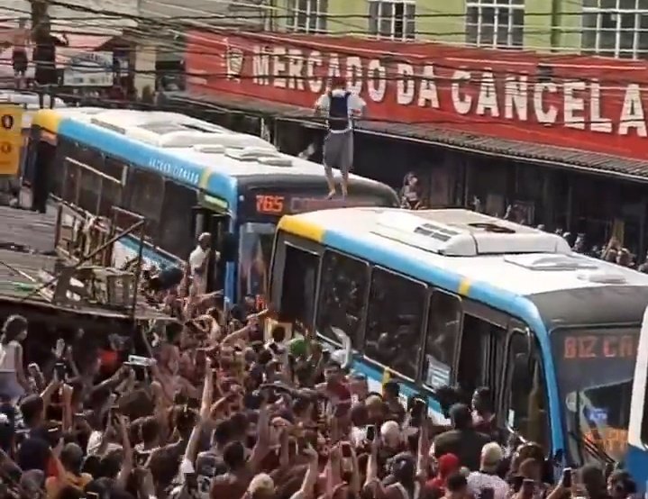 Liberação de Poze do Rodo: Oruam estava em cima de um ônibus