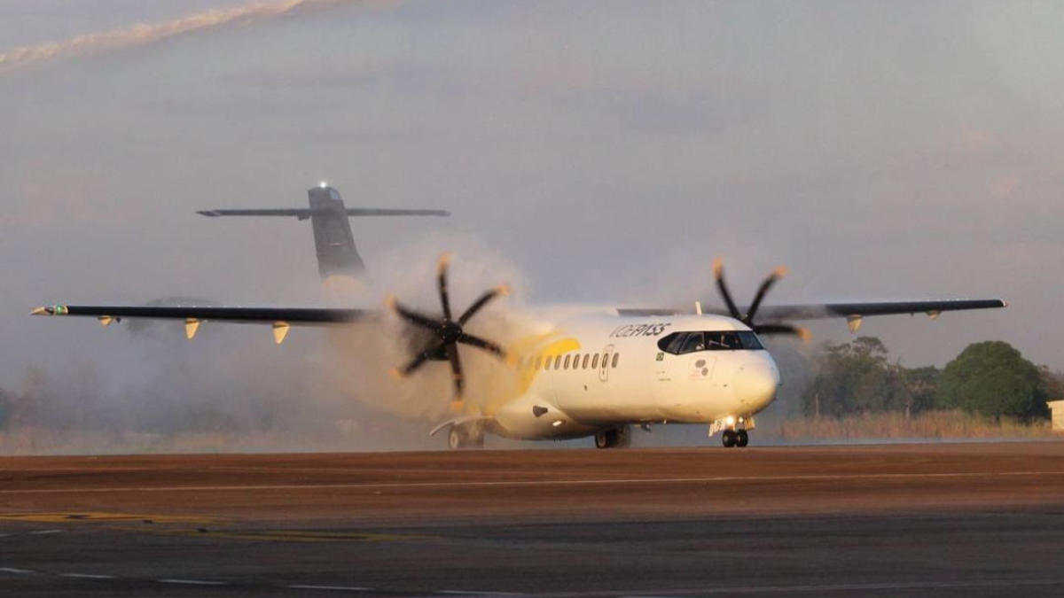 Imagem de avião da Voepass se preparando para decolagem