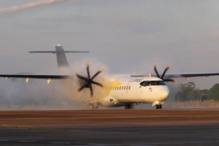 Imagem de avião da Voepass se preparando para decolagem
