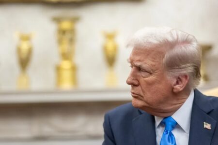 Dólar cai ao menor patamar do ano, a R$ 5,58, após conversa entre Trump e Xi