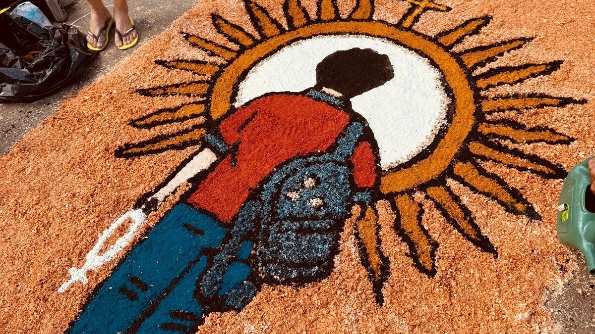 Tradição dos tapetes de Corpus Christi emociona fiéis e fortalece a fé; veja fotos Paróquia Nossa Senhora da Assunção
