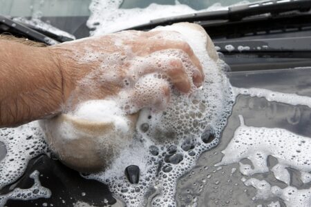 Goiânia tem novas regras para lavadores de carro e proíbe lavagem interna de veículos em praças