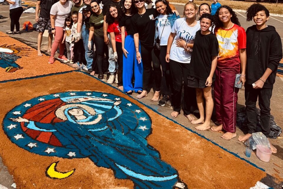 Tradição dos tapetes de Corpus Christi emociona fiéis e fortalece a fé; veja fotos Paróquia Nossa Senhora da Assunção