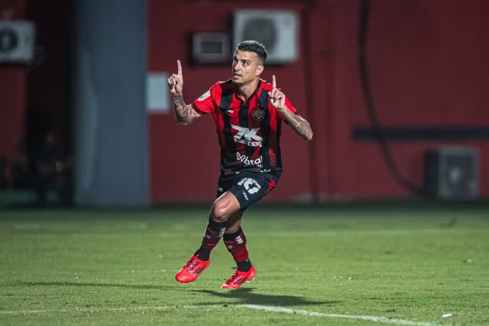 Bruno Xavier em partida pelo Vitória