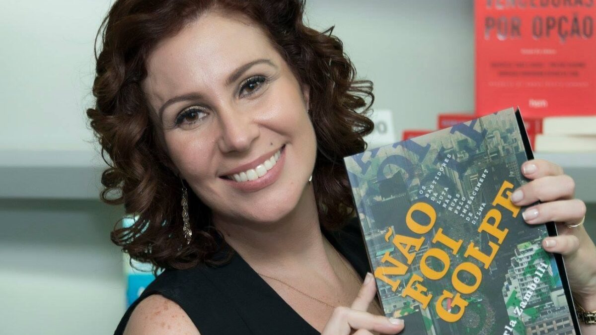Carla Zambelli deixa o Brasil após ser condenada a prisão; antes da fuga ela pediu PIX a apoiadores Deputada seguiu estratégia de Bolsonaro