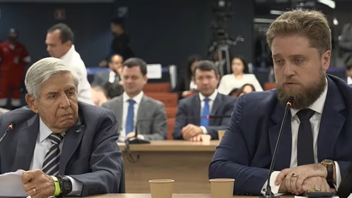 General Heleno fica em silêncio e só responde advogado no STF