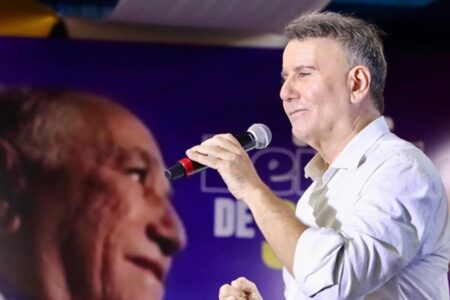 Preso no mês passado, prefeito de Palmas sofre infarto em quartel da PM