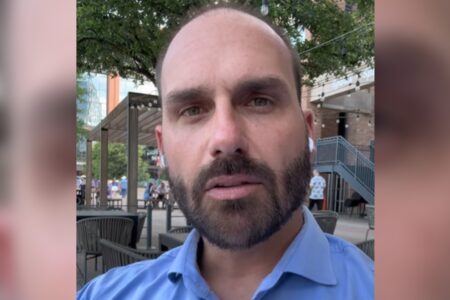 Intervenções de Fux no depoimento de Cid animam Eduardo Bolsonaro