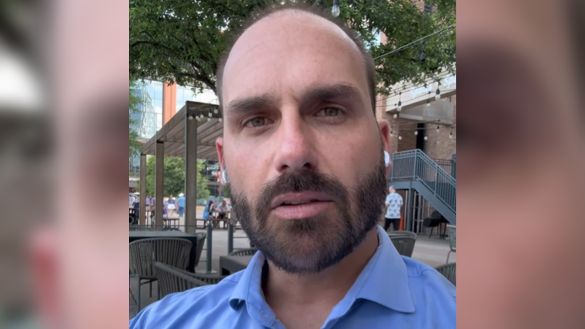 Intervenções de Fux no depoimento de Cid animam Eduardo Bolsonaro