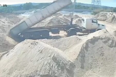 Pistão quebra e esmaga cabine de caminhão em Catalão