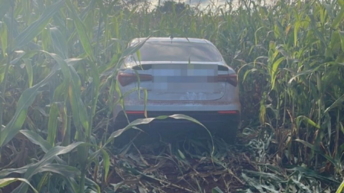 Imagem do carro levado pelo trio