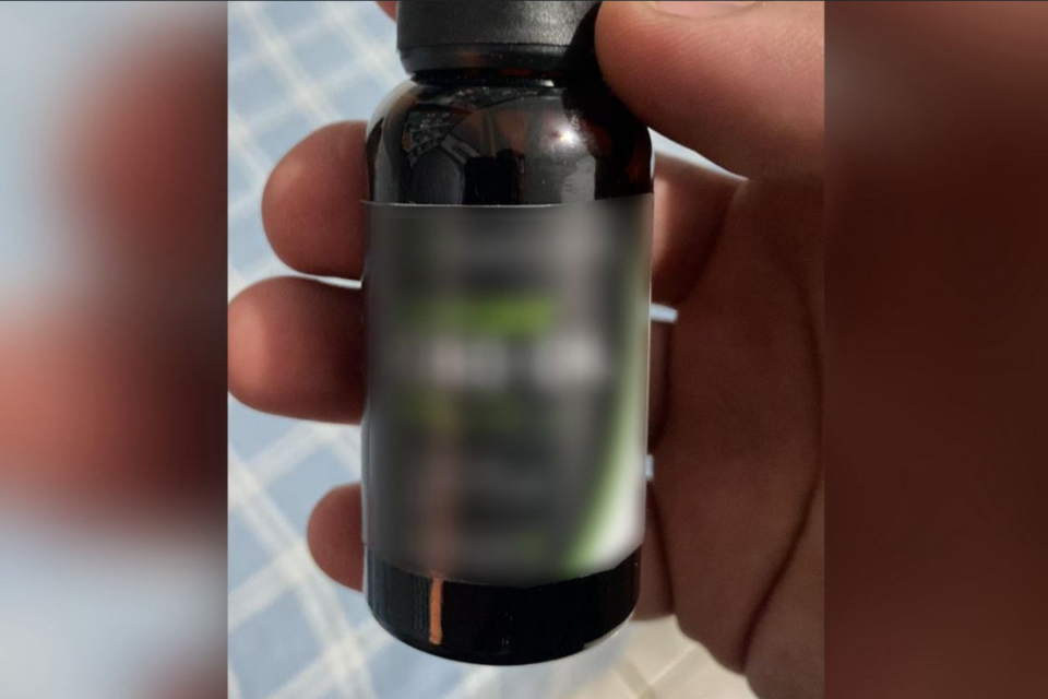 Óleo de canabidiol encontrado em fábrica (Foto: Reprodução)
