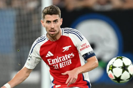Jorginho com a camisa do Arsenal