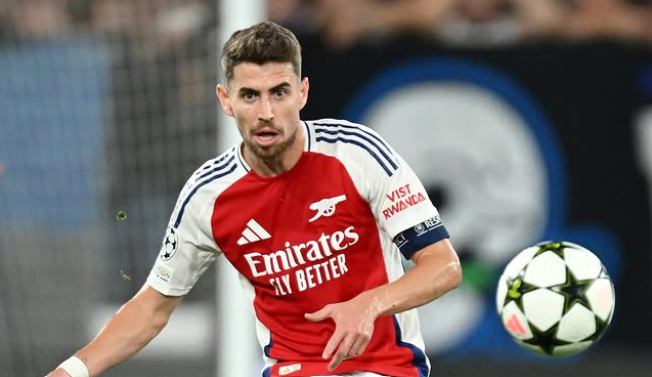 Jorginho com a camisa do Arsenal