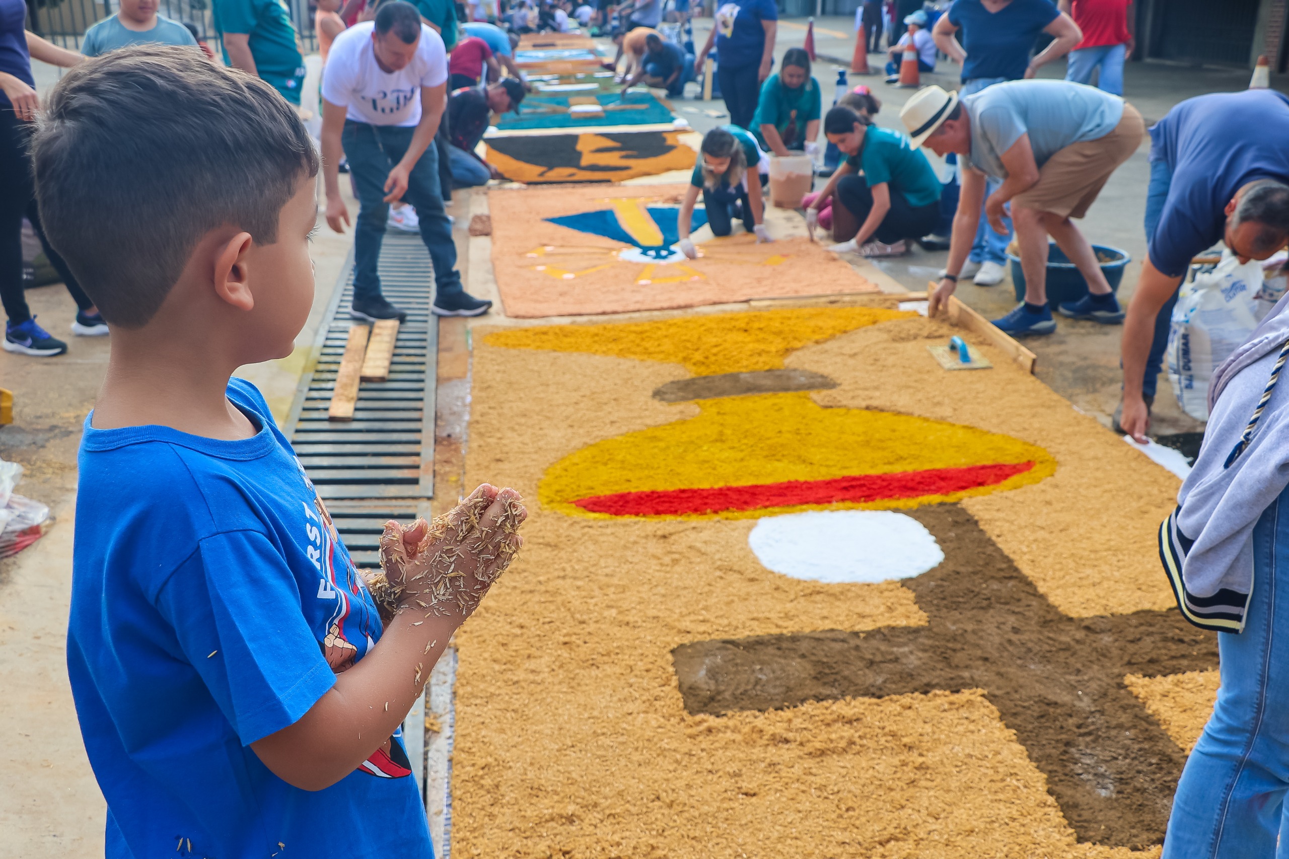 Tradição dos tapetes de Corpus Christi emociona fiéis e fortalece a fé; veja fotos Paróquia Nossa Senhora da Assunção