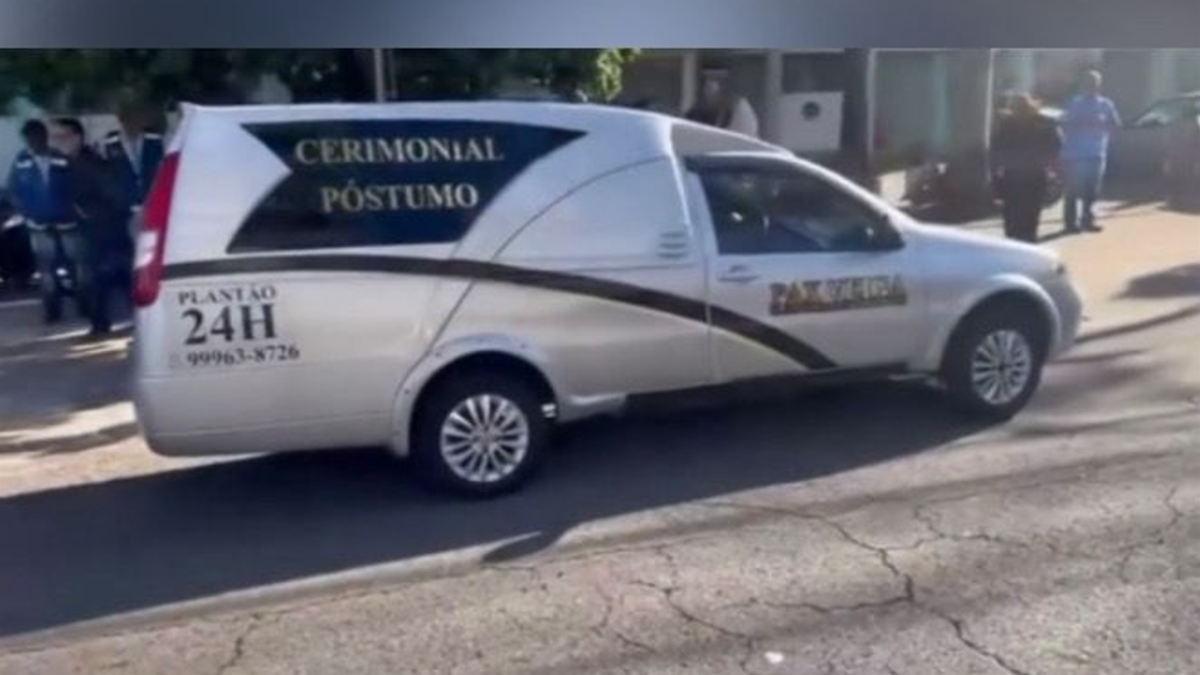 Carro apreendido por serviço irregular (Foto: Reprodução)