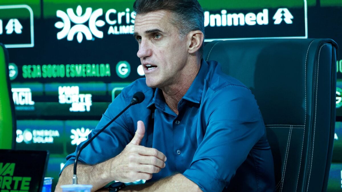Vagner Mancini não gosta da atuação da equipe e diz que não merecia vencer