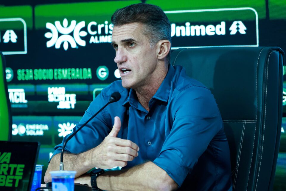 Vagner Mancini não gosta da atuação da equipe e diz que não merecia vencer