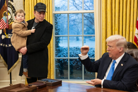 Presidente Donald Trump recebeu Elon Musk e filho no Salão Oval da Casa Branca, em 11 de fevereiro de 2025 (Foto Daniel Torck/The White House)