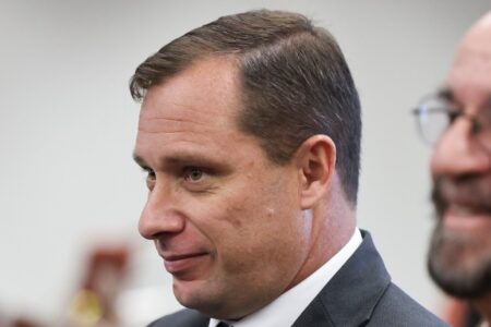 Acareação: Cid mantém versões e Braga Netto o chama de mentiroso