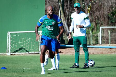 Messias, zagueiro do Goiás