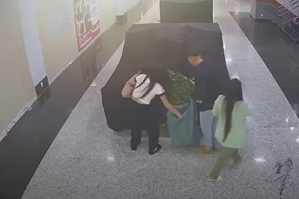 Grupo furta R$ 22 mil em óculos em quiosque do Shopping Corumbá, em Luziânia