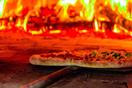 Pizzaria de Goiânia deve indenizar pizzaiolo que perdeu dedos em acidente de trabalho
