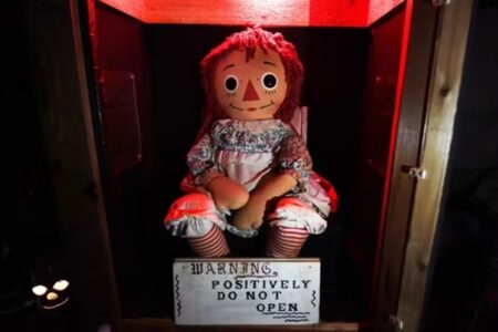 Annabelle está desaparecida? Dono da boneca 'demoníaca' se pronuncia Annabelle foi associada a uma fuga de prisão e ao incêndio