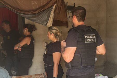 Vovó do tráfico oferece droga para policiais e é presa em Piracanjuba