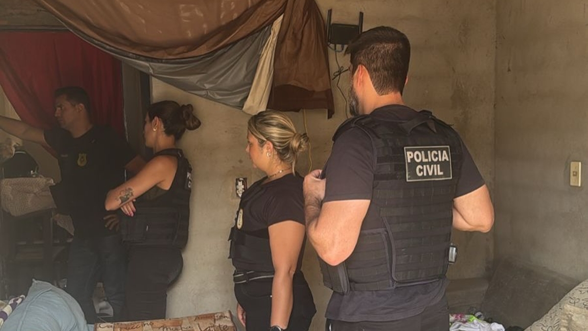Vovó do tráfico oferece droga para policiais e é presa em Piracanjuba