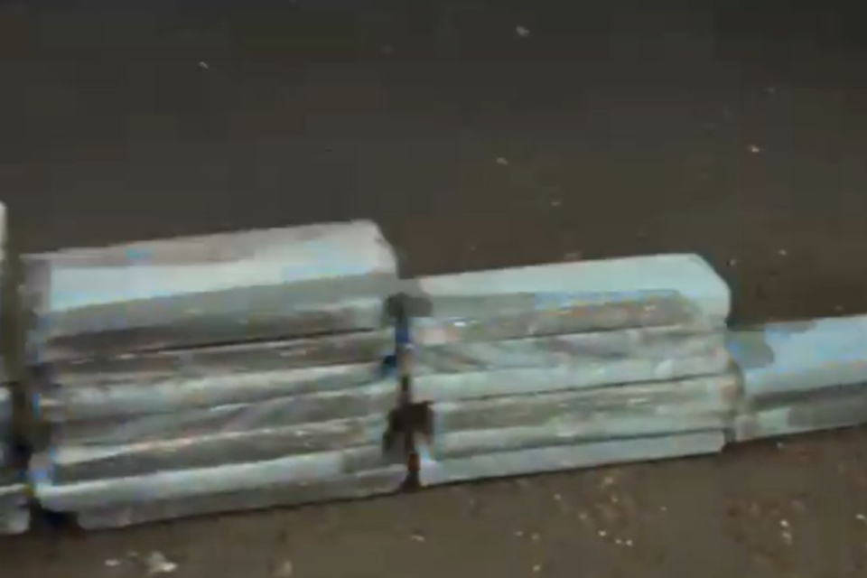 Homem é preso transportando 50 kg de maconha no porta-malas de um carro na BR-153