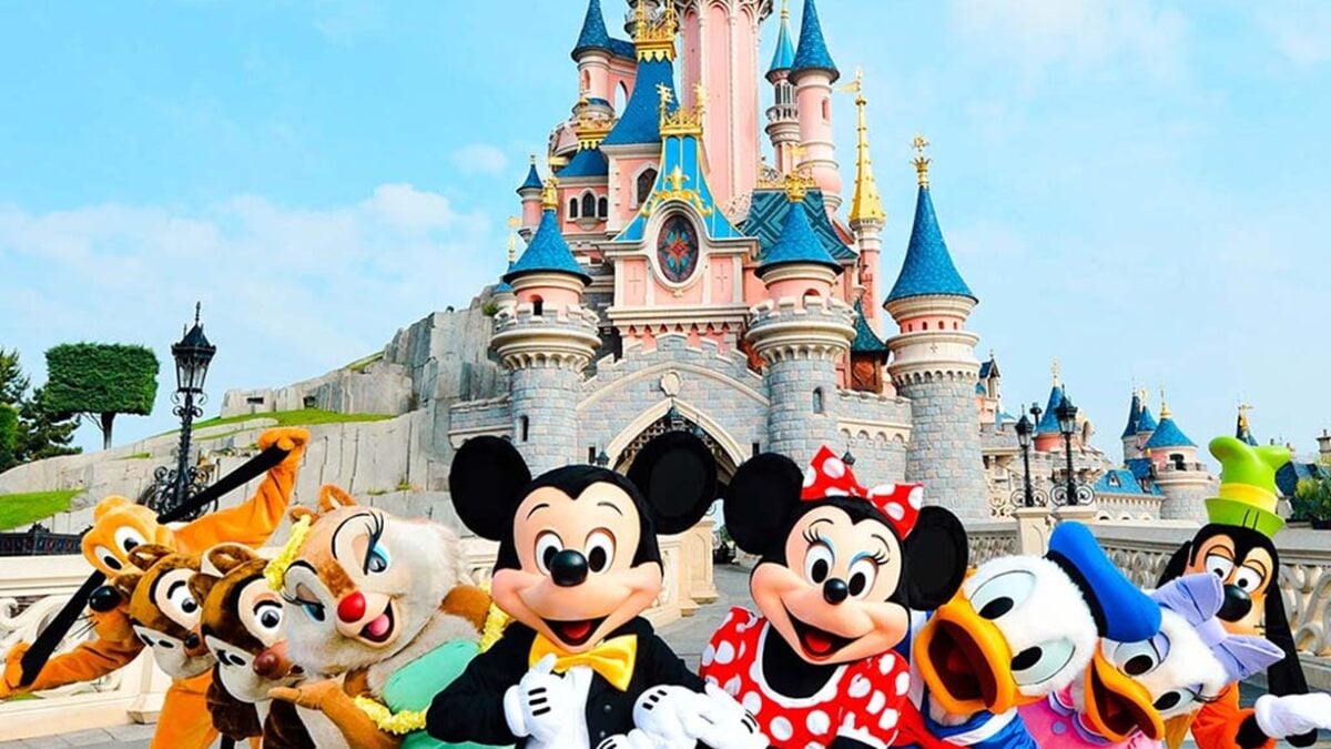 Homem preso por tentar se casar com menina de 9 anos na Disney se pronuncia Parque em Paris havia sido reservado para sediar a cerimônia