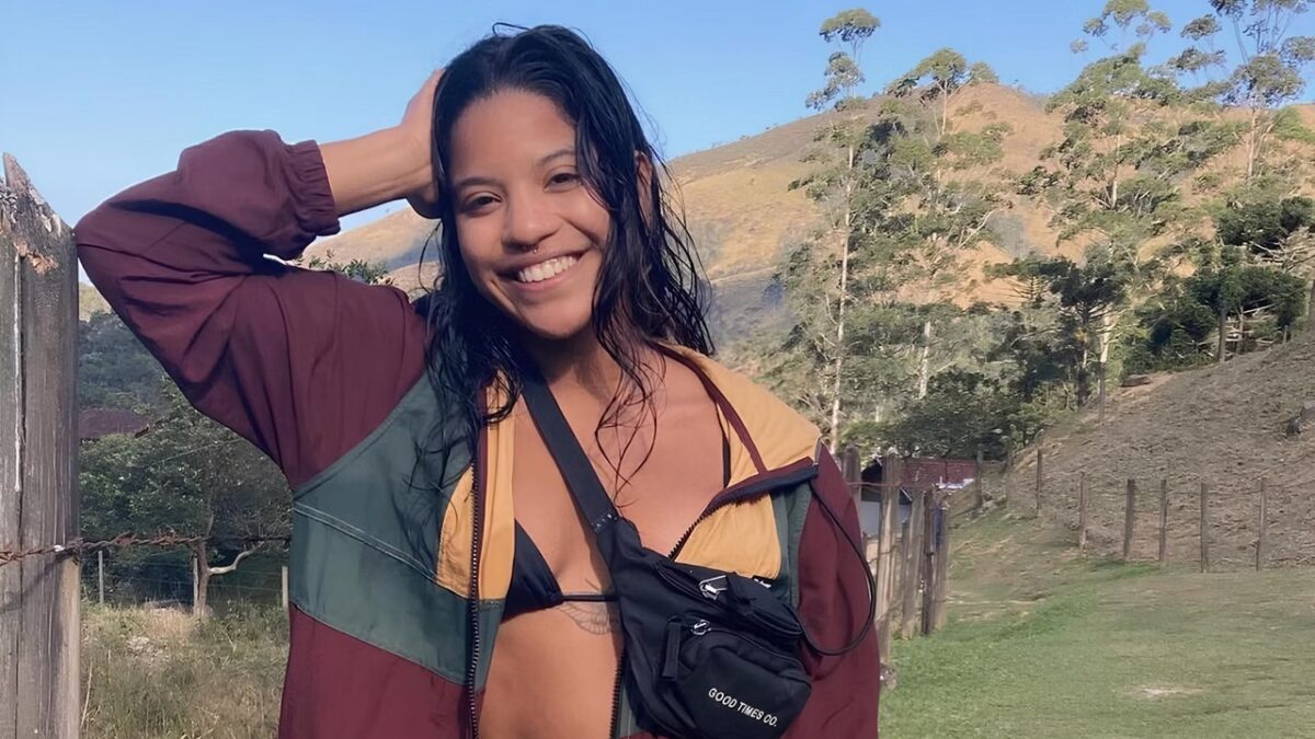Corpo de Juliana Marins é resgatado de penhasco na Indonésia, dizem autoridades brasileira que caiu em vulcão